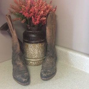 Cowboy boots Distressed!